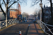900004 Gezicht op de Maliebrug te Utrecht, met op de achtergrond het Maliebaanstation (Spoorwegmuseum).